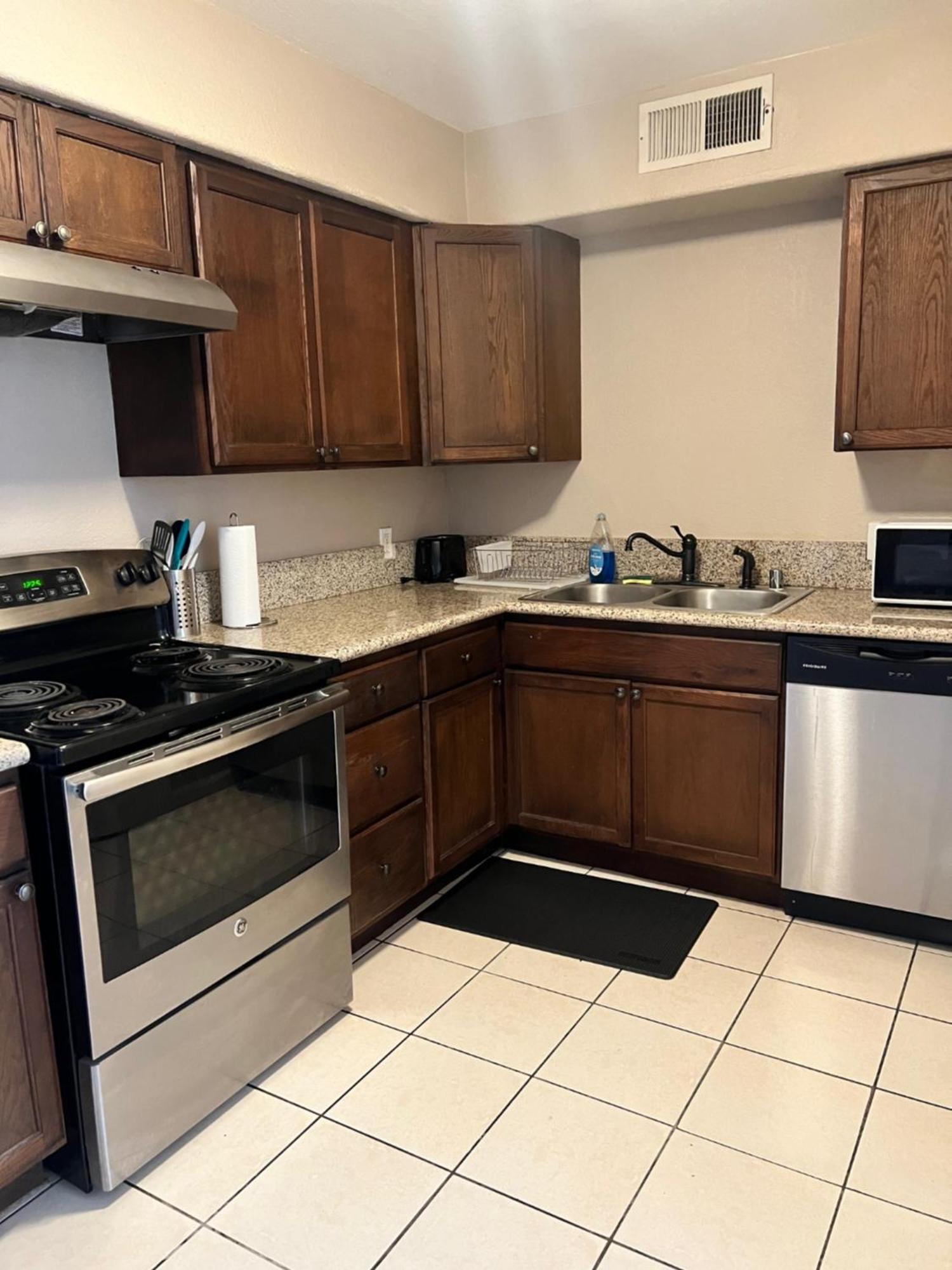Serene 2Bed 1Bath Condo With Parking Fresno Dış mekan fotoğraf